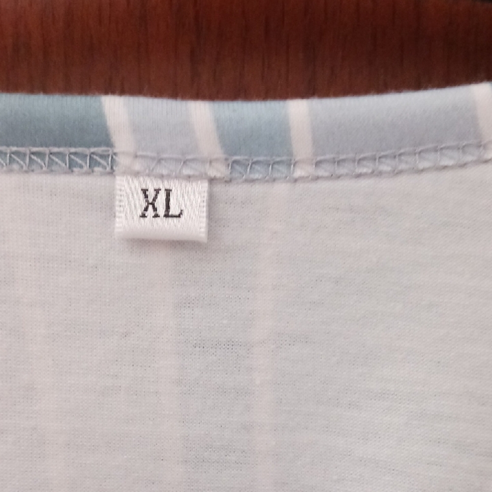 Elegant Blue Sleeveless Top - Picture 2 of 6